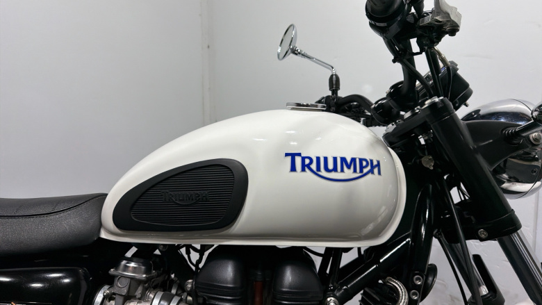 Triumph Bonneville (10MY)